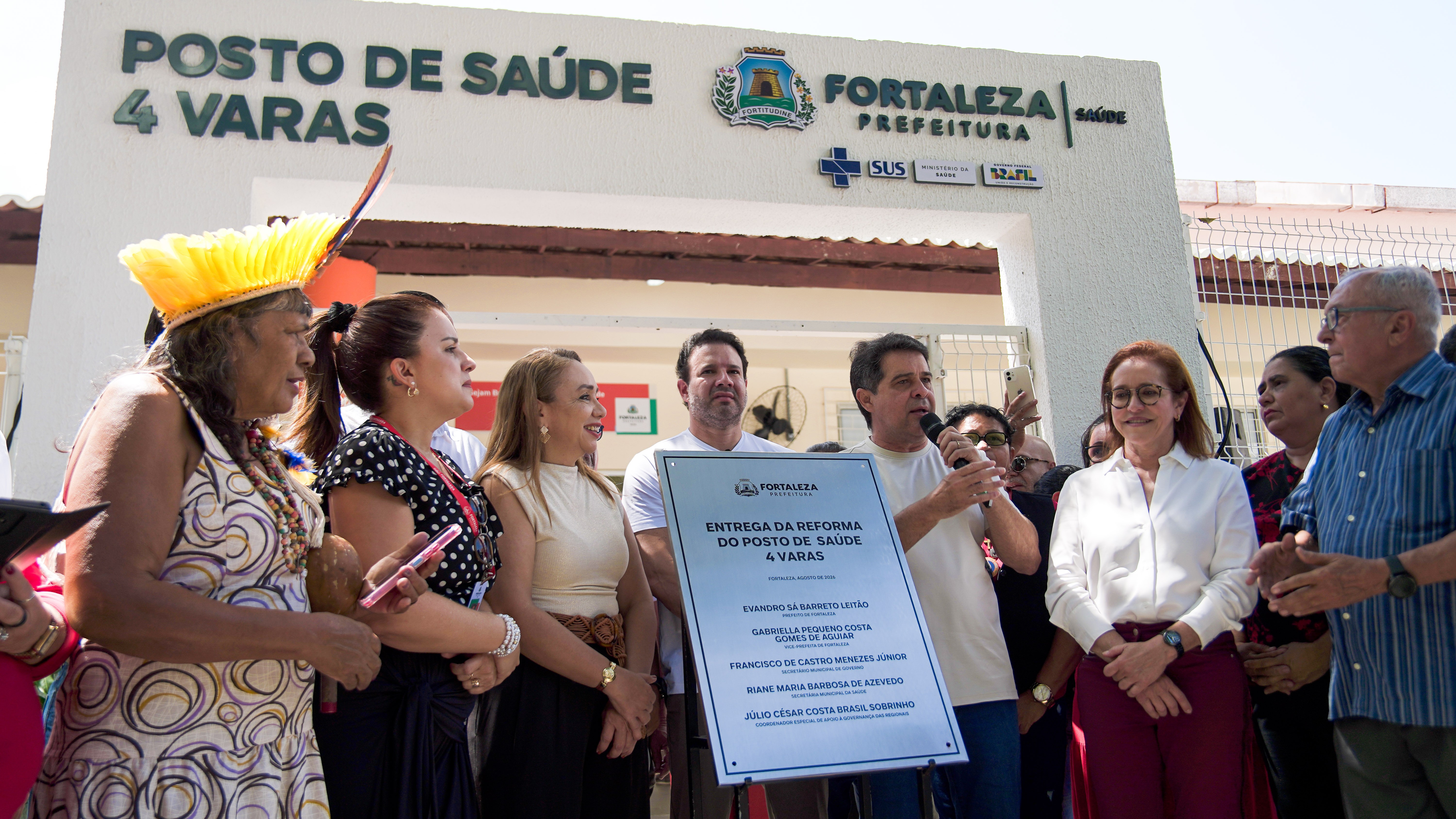 Prefeito Evandro discursa durante o evento de inauguração do posto